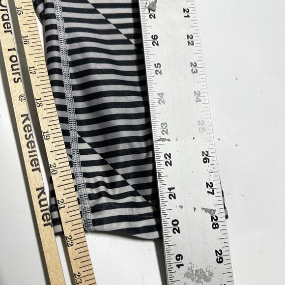 NIKE Dri Fit Capri Leggings Womens Size S Gray Stripe Athleisure Running Gym - Picture 8 of 8